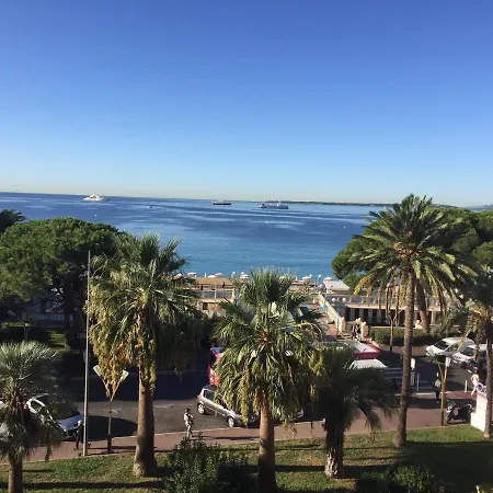 Center Bay - Les Pins *